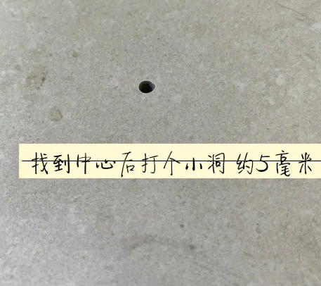 江源瓷砖空鼓维修公司专业解答在瓷砖铺贴过程中，如果砂料搅拌不均匀，将会带来以下问题