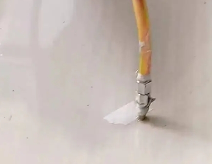 江源瓷砖空鼓维修公司专业解答在瓷砖铺贴过程中，如果使用的砂料过粗（如全部使用了粗砂），可能会导致以下问题